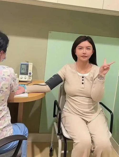 韩安冉韩亿,韩安冉妈妈是干什么的